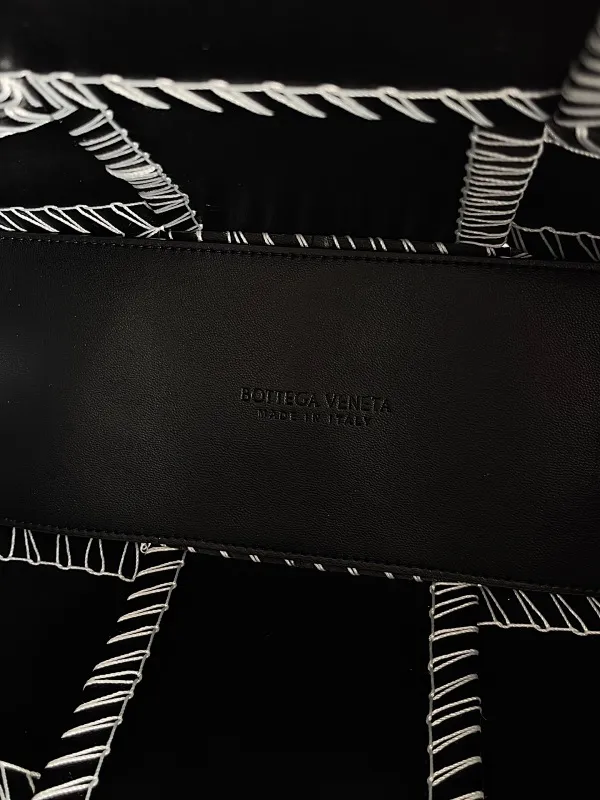 All categories 💚 Authentic bags 💚 BV 2025 new style 𝗕𝗼𝘁𝘁𝗲𝗴𝗮 𝗩𝗲𝗻𝗲𝘁𝗮 Tote bag